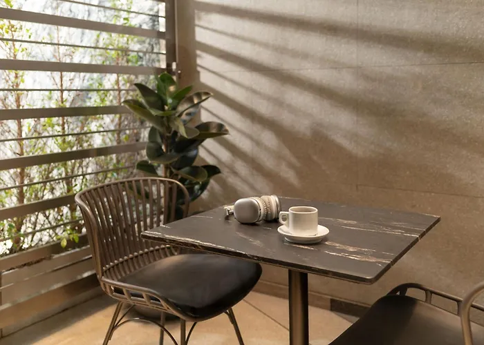 Lumen Udomsuk Station Hotel