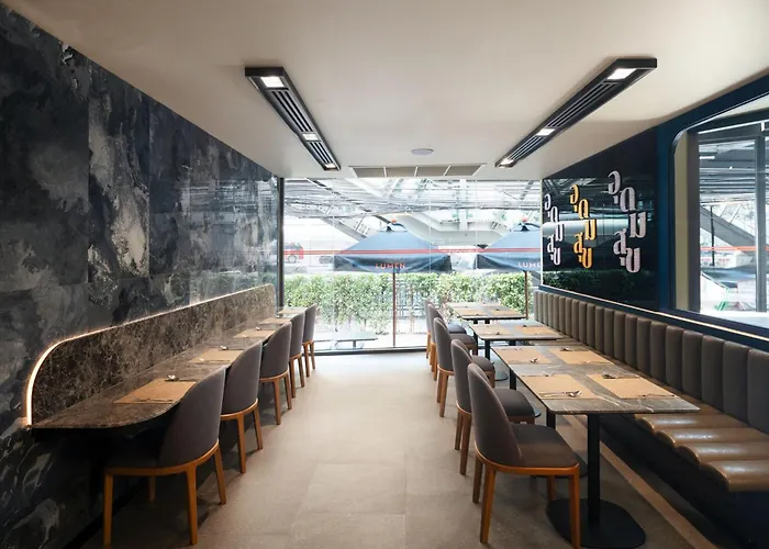 Lumen Udomsuk Station Hotel