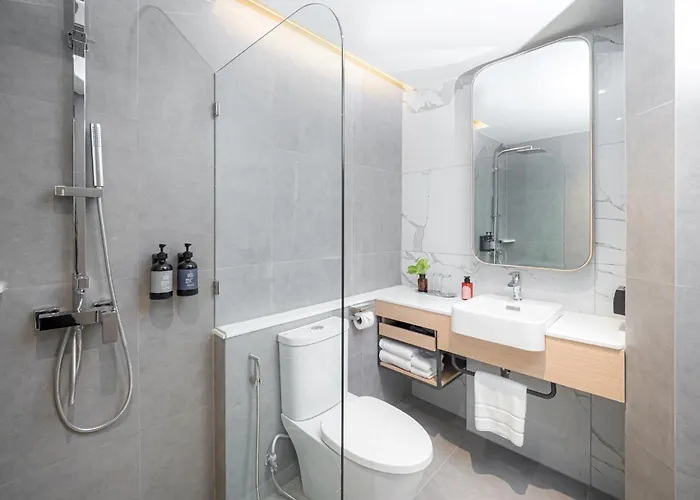 Lumen Udomsuk Station