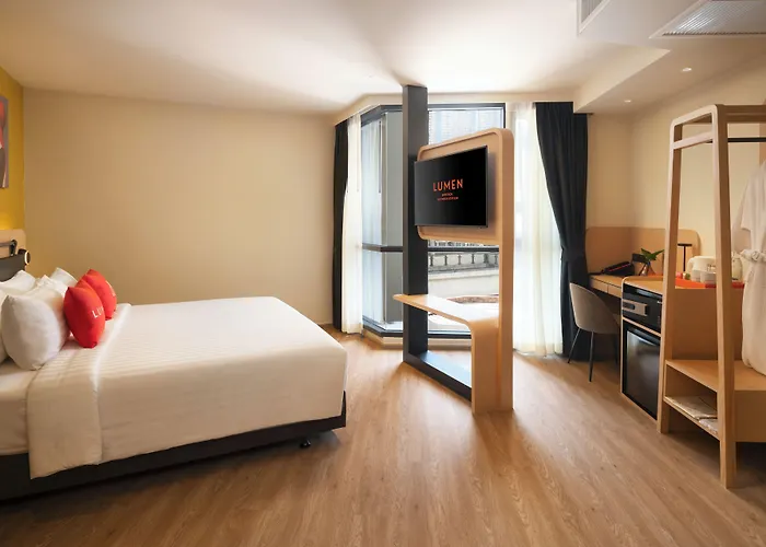 Lumen Udomsuk Station Hotel